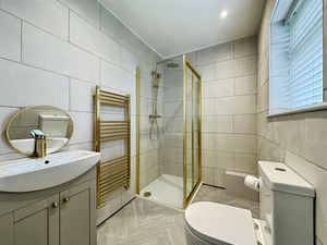 En Suite- click for photo gallery